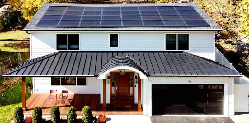 advantages solar roof